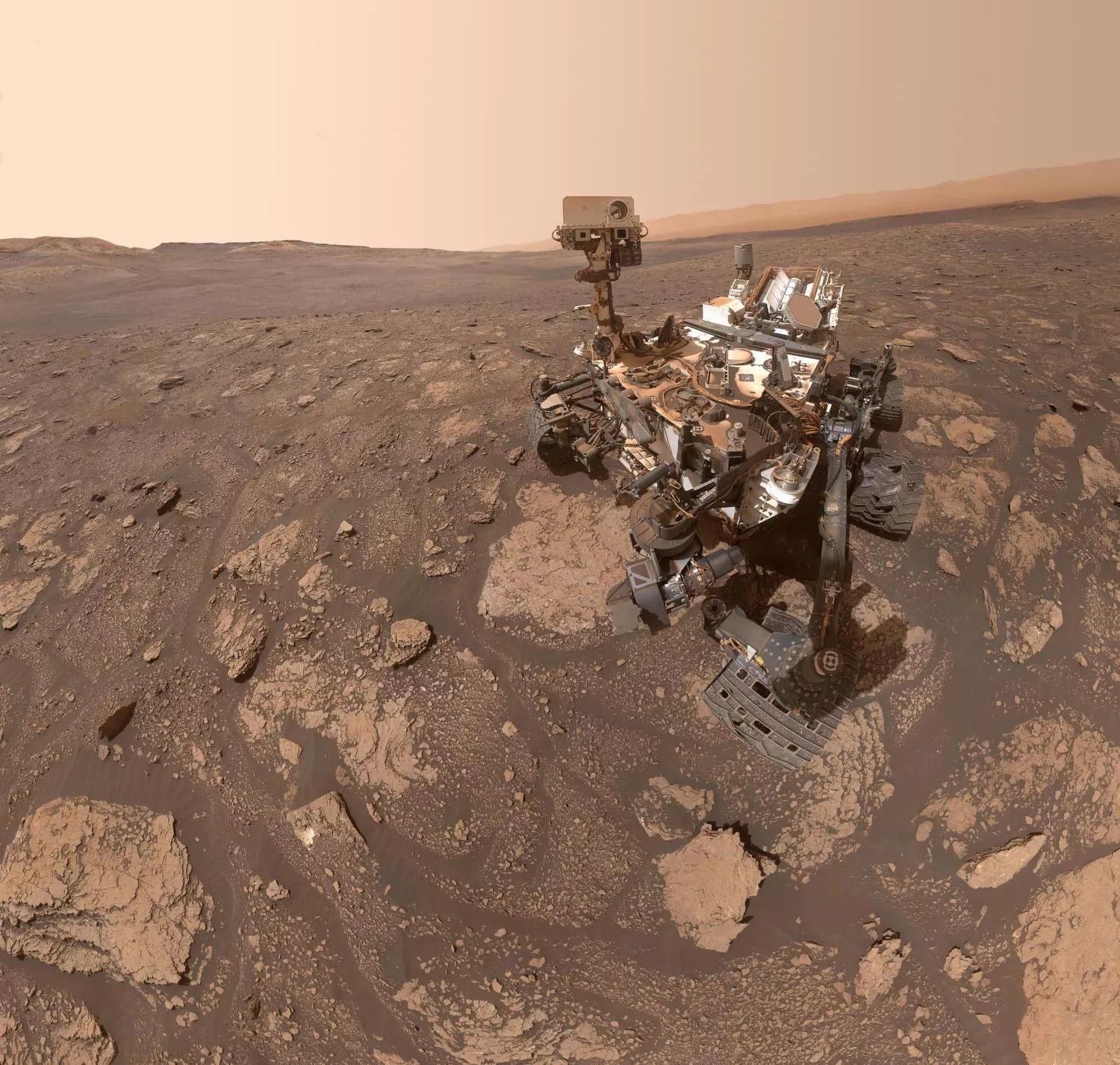 NASA выложило фото Curiosity с Марса