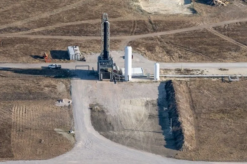 Ракета Alpha на випробувальному стенді Ракета Alpha на випробувальному стенді