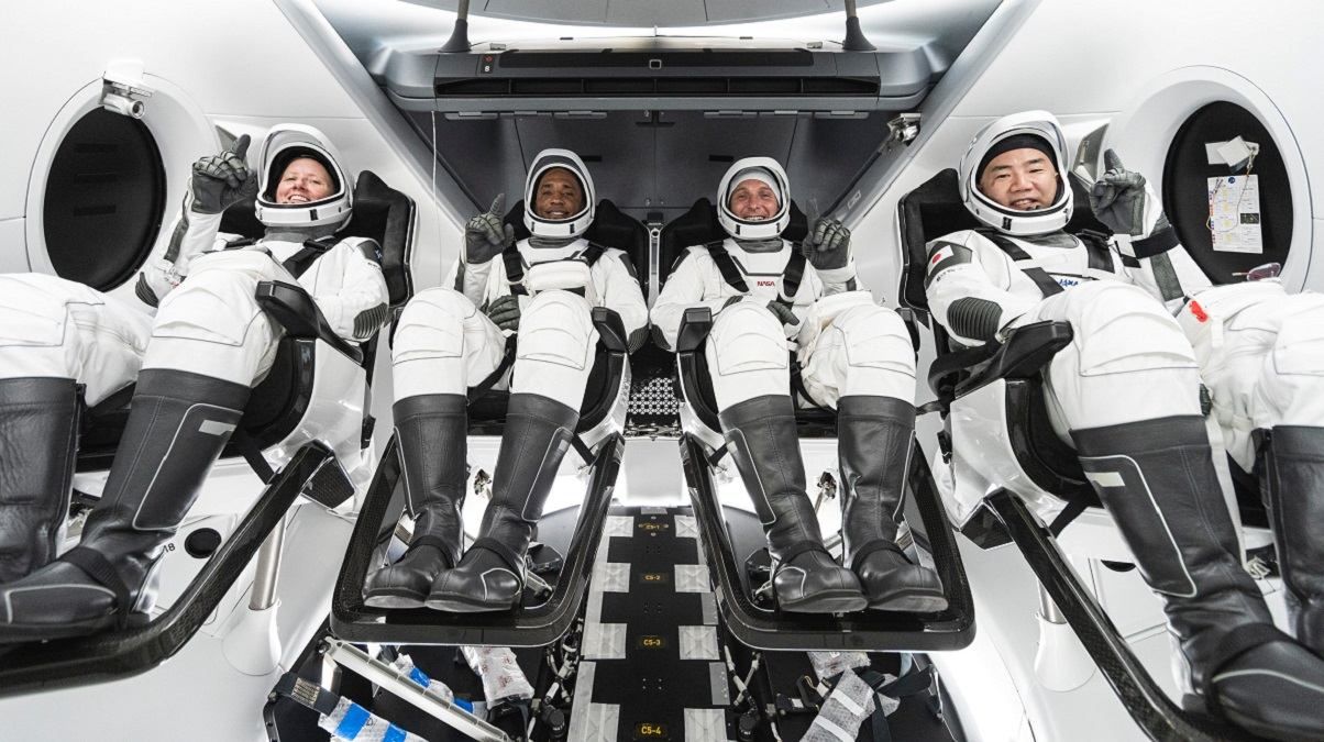 Crew Dragon успішно пристикувався до МКС: відео