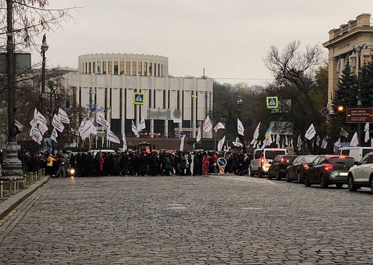 Під Радою протестують ФОПи: вже трапились перші сутички Під Радою протестують ФОПи: вже трапились перші сутички