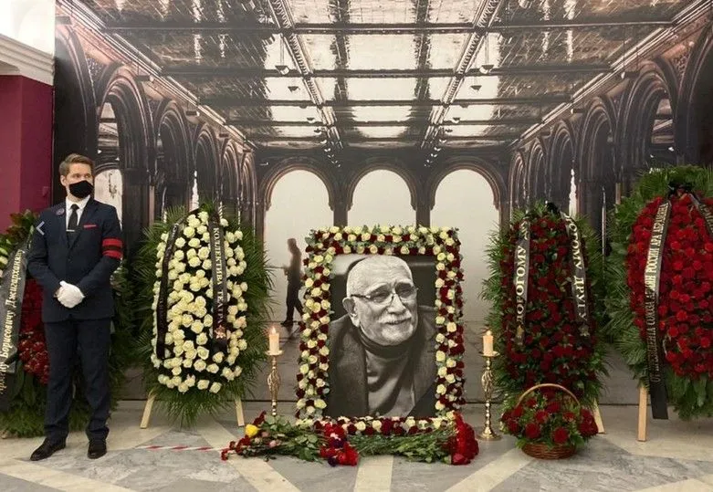 Прощання з Арменом Джигарханяном у Москві Прощання з Арменом Джигарханяном у Москві