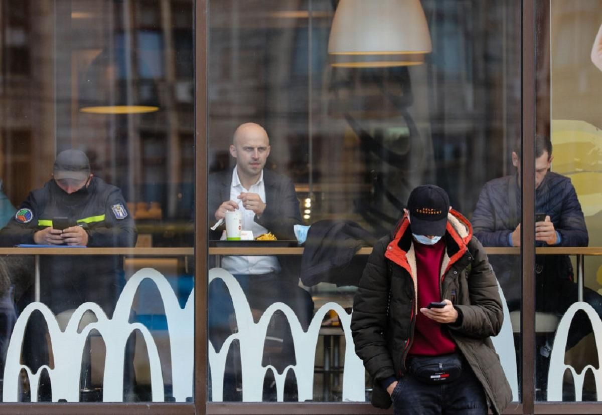 В Кабмине объяснили, почему закрывают рестораны на выходные В Кабмине объяснили, почему закрывают рестораны на выходные