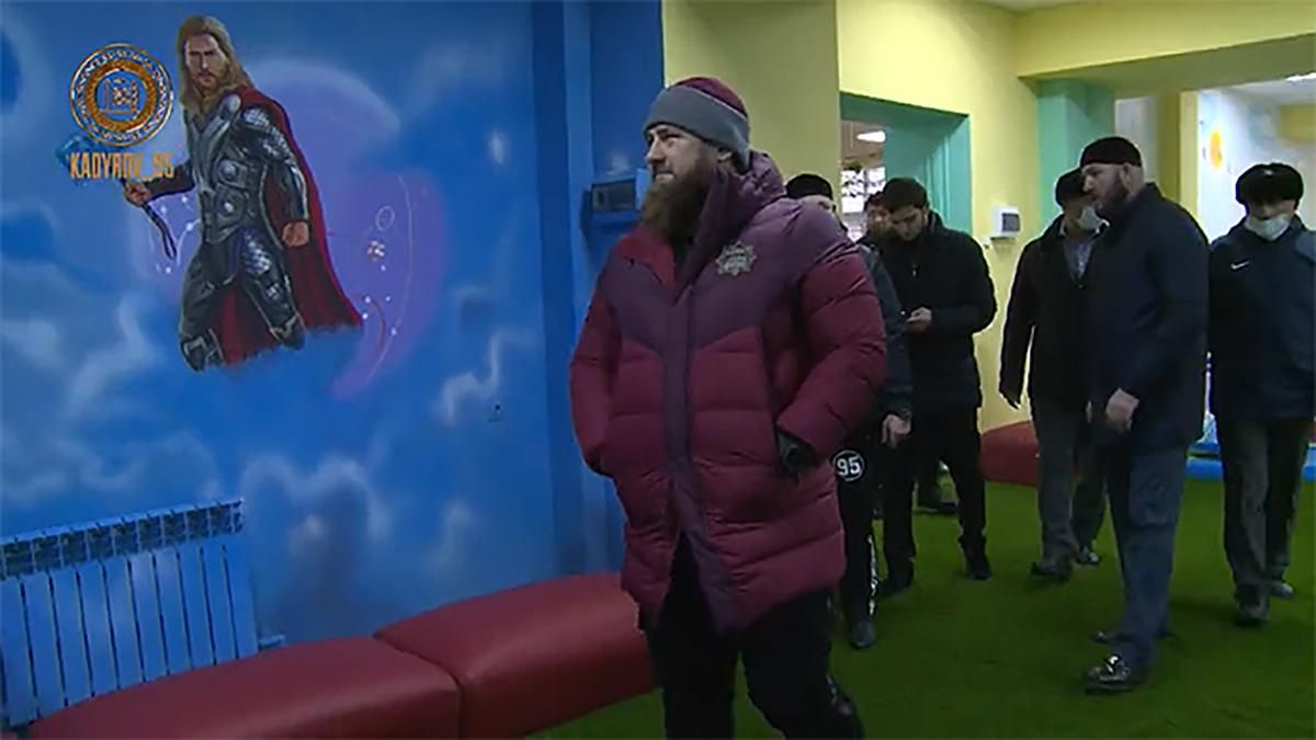 Кадыров против Marvel: главе Чечни не понравились культовые киногерои в детском центре