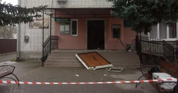 Вибух пошкодив банкомат та двері сільради Вибух пошкодив банкомат та двері сільради