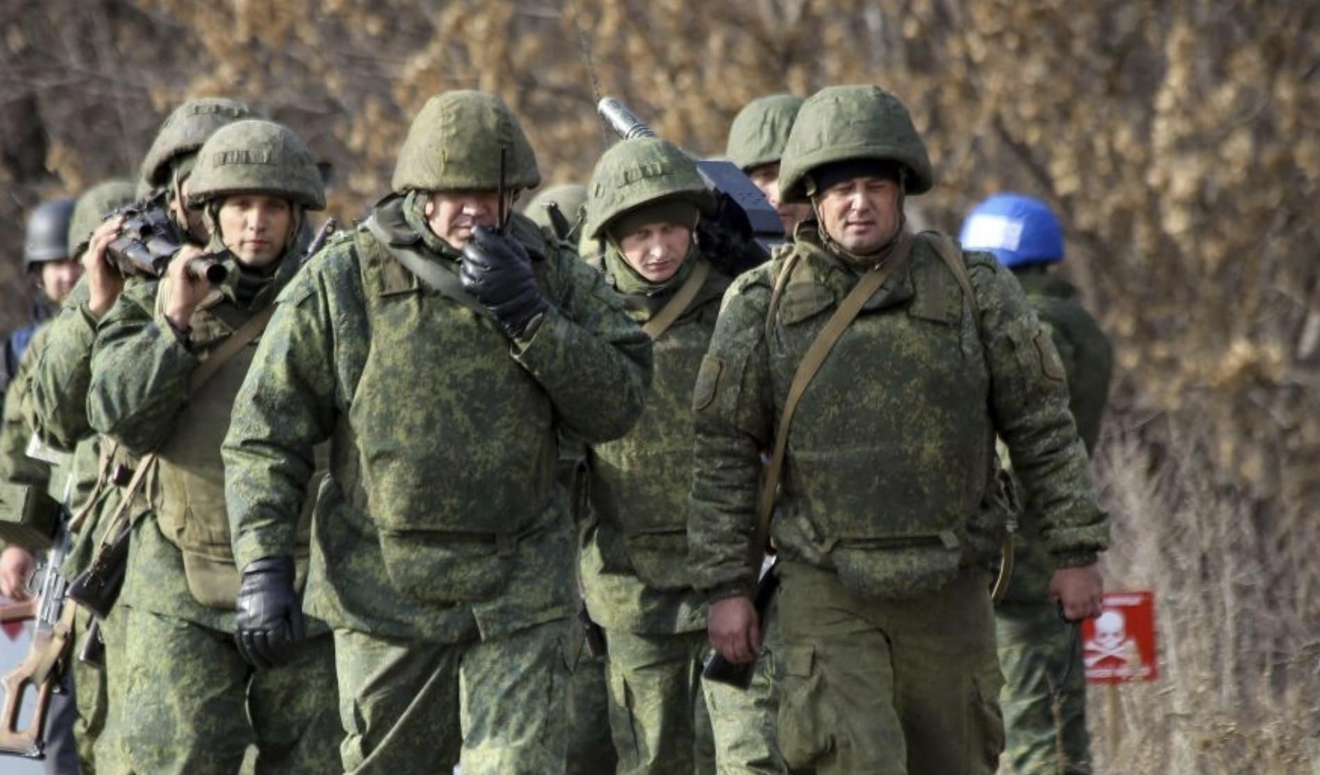 Бойовикам ЛНР наказали з'явитися до військоматів: що відбувається