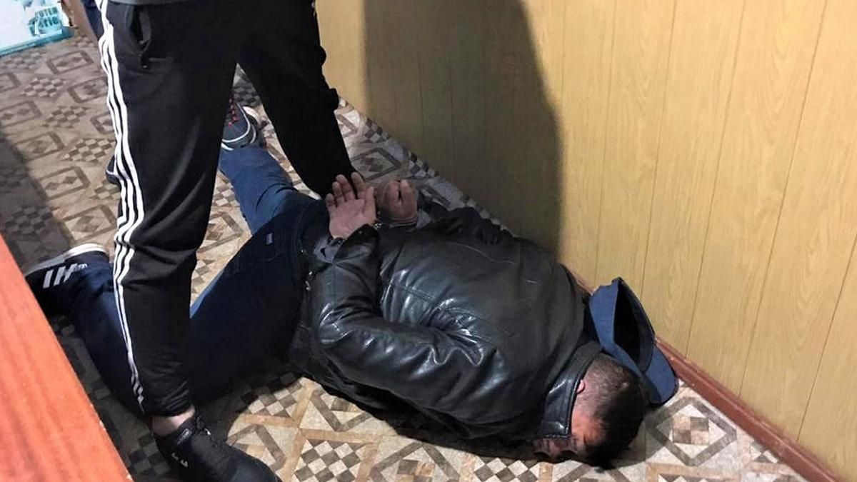 На Киевщине в Борисполе мужчина изнасиловал несовершеннолетнюю