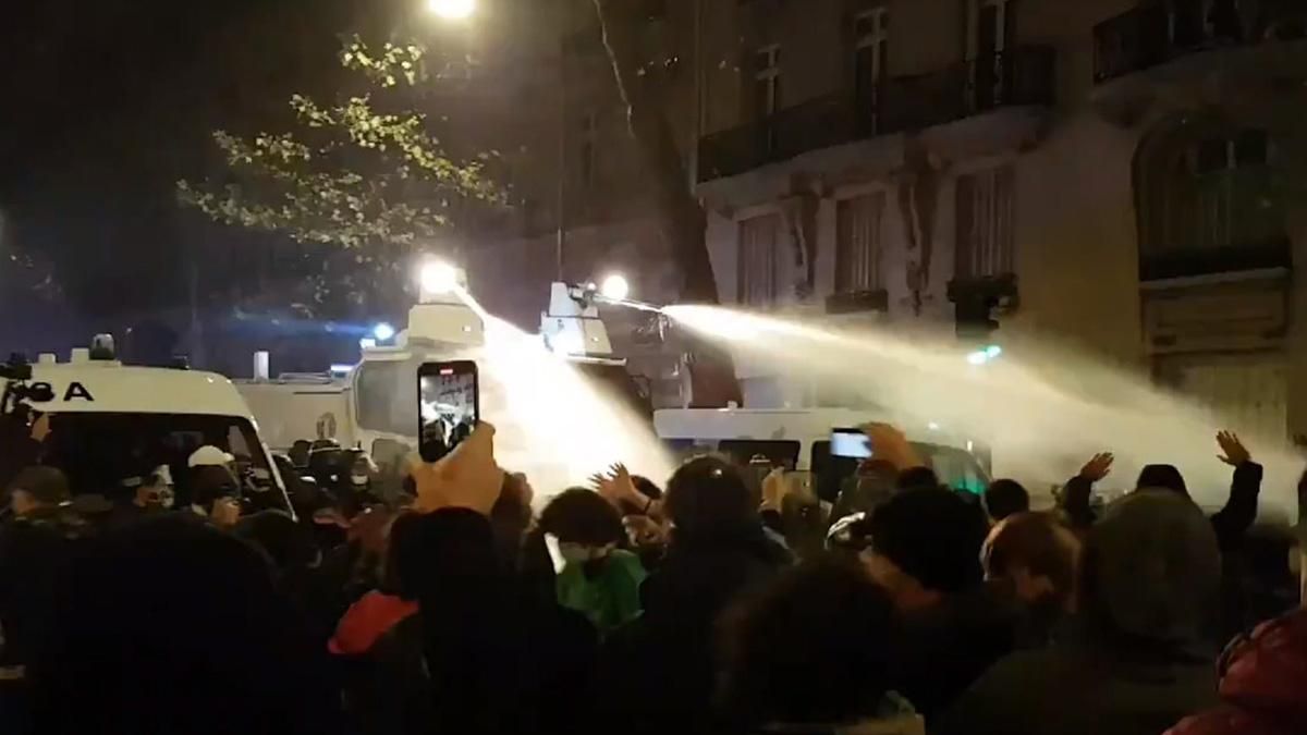 У Франції хочуть заборонити поширювати фото з поліцією: люди вийшли на протест – відео У Франції хочуть заборонити поширювати фото з поліцією: люди вийшли на протест – відео