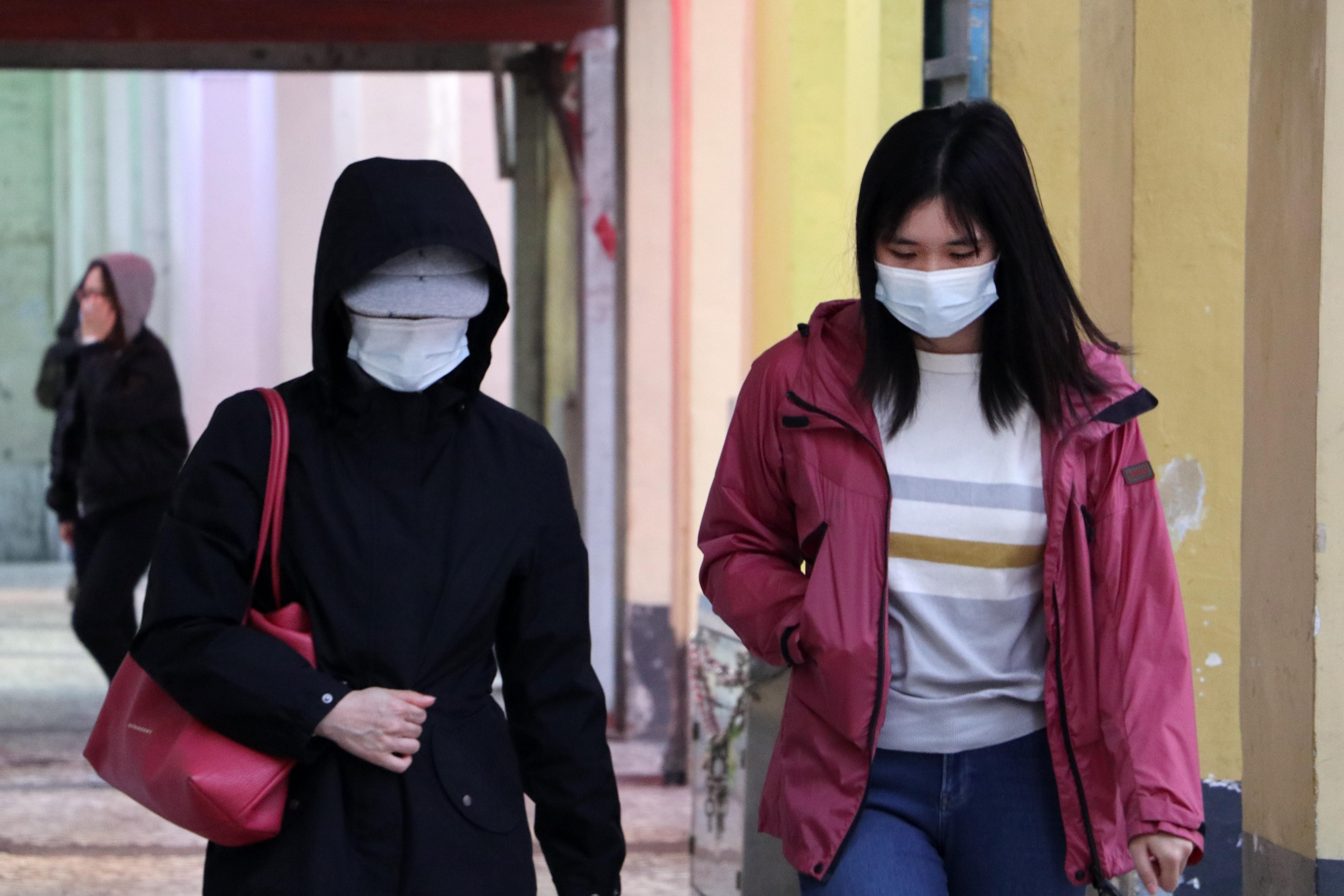 Работ проверяет, носят ли люди маски, Новости Техно 24