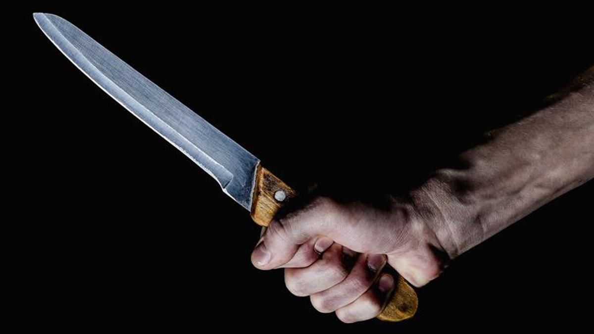 В Киеве подросток зарезал отца: он хотел изнасиловать собственную дочь В Киеве подросток зарезал отца: он хотел изнасиловать собственную дочь