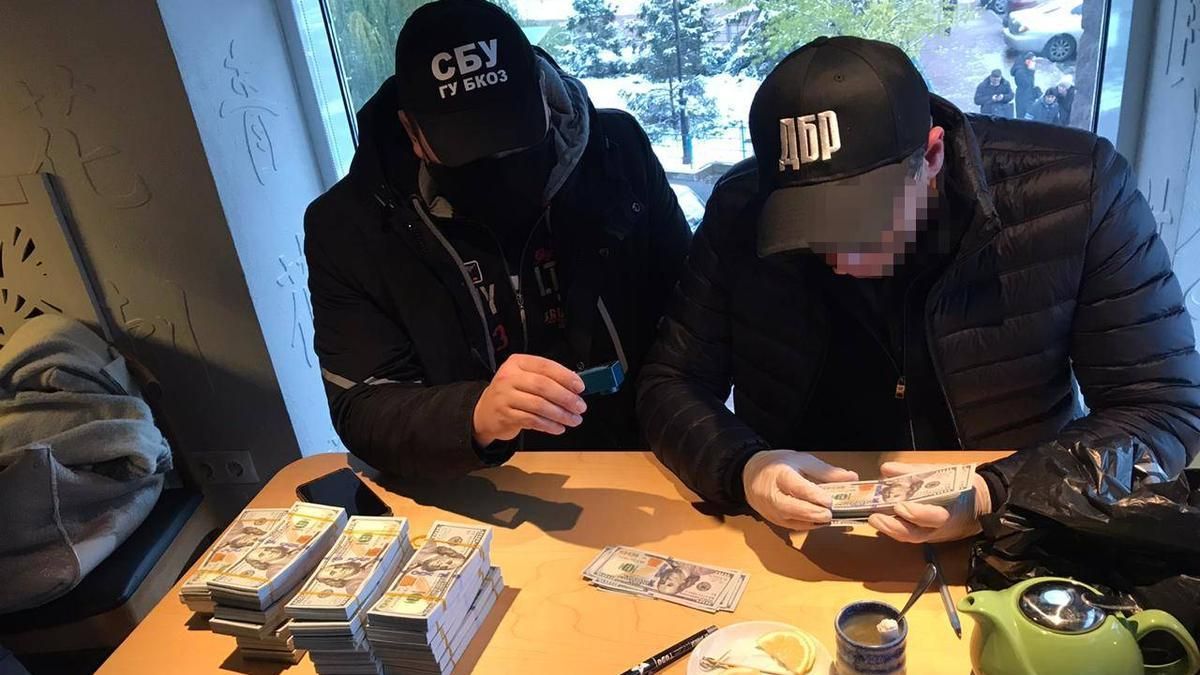 У Києві зловмисники вимагали від підприємця 500 тисяч доларів У Києві зловмисники вимагали від підприємця 500 тисяч доларів