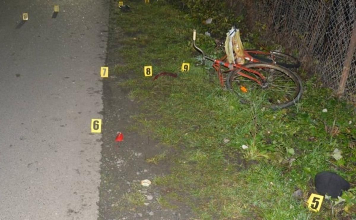 На Львівщині автівка на смерть збила велосипедиста: фото На Львівщині автівка на смерть збила велосипедиста: фото