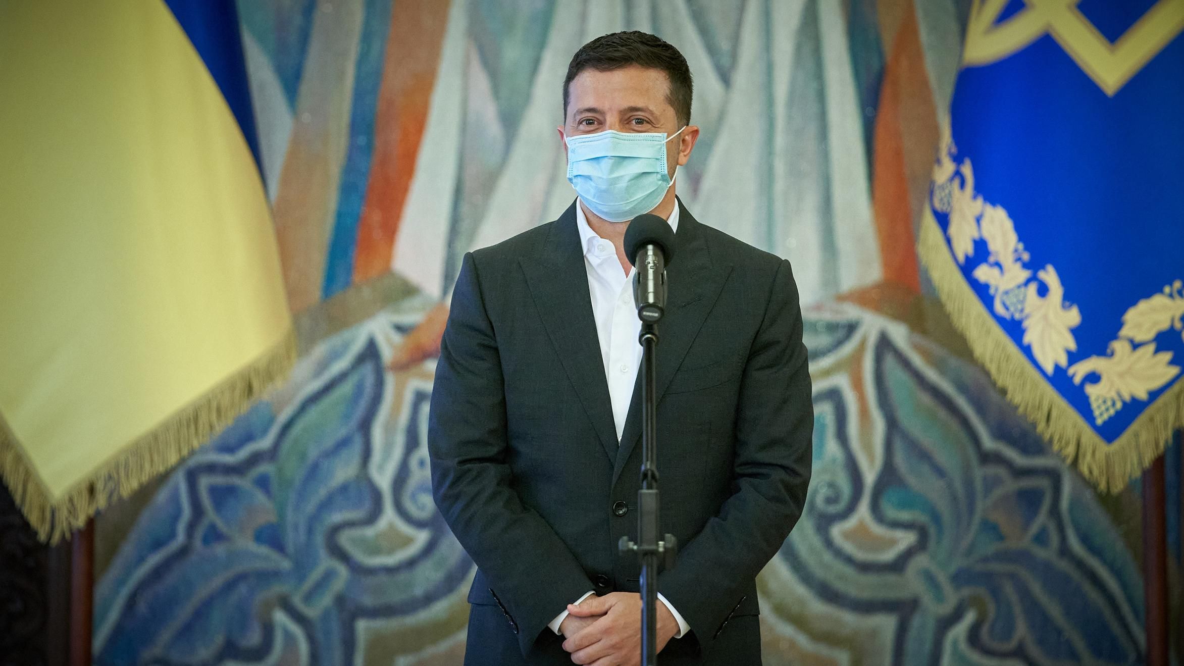 Зеленський підписав закон про штрафи за відсутність масок у громадських місцях і транспорті