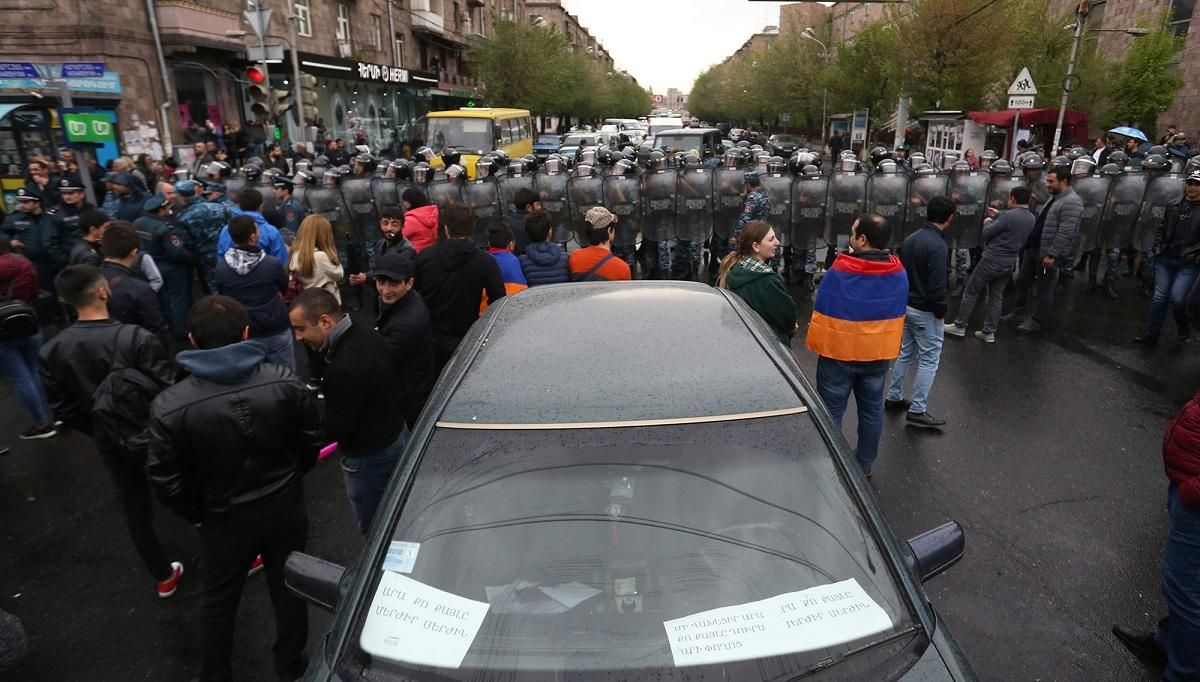 Протесты в Ереване: полиция задержала несколько десятков человек