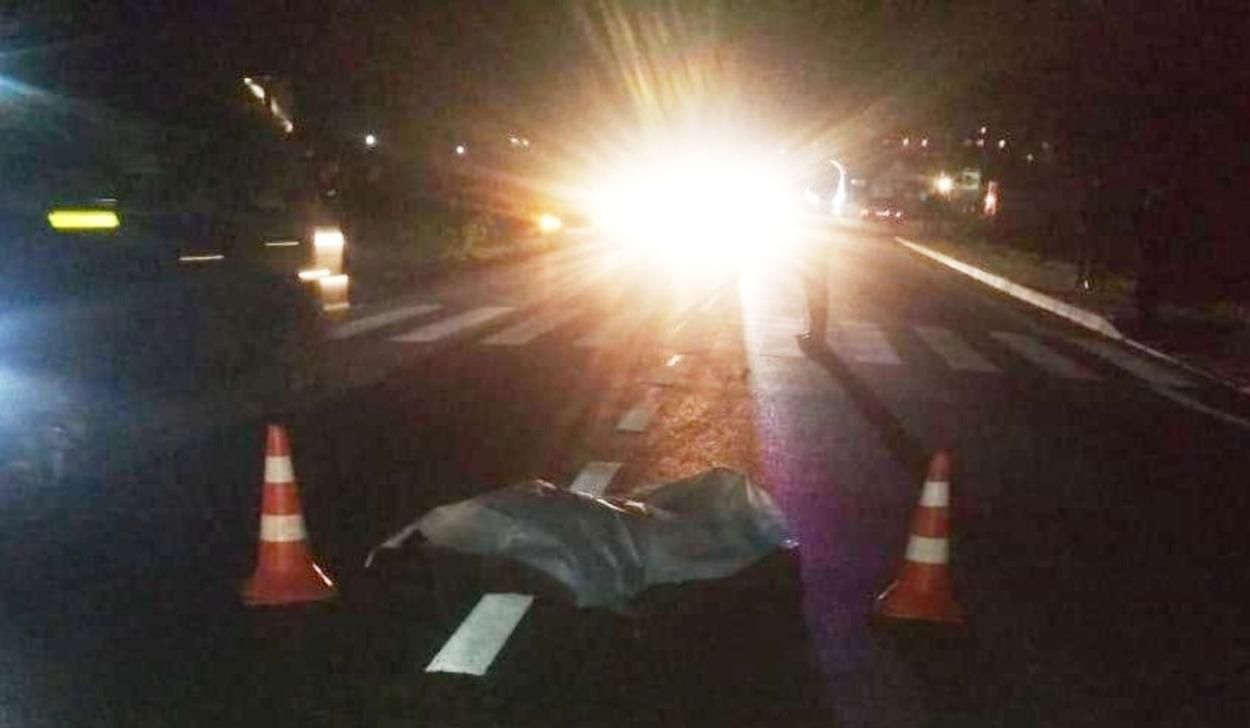 На Львівщині 18.11.2020 Opel на смерть збив жінку: фото з місця ДТП На Львівщині 18.11.2020 Opel на смерть збив жінку: фото з місця ДТП