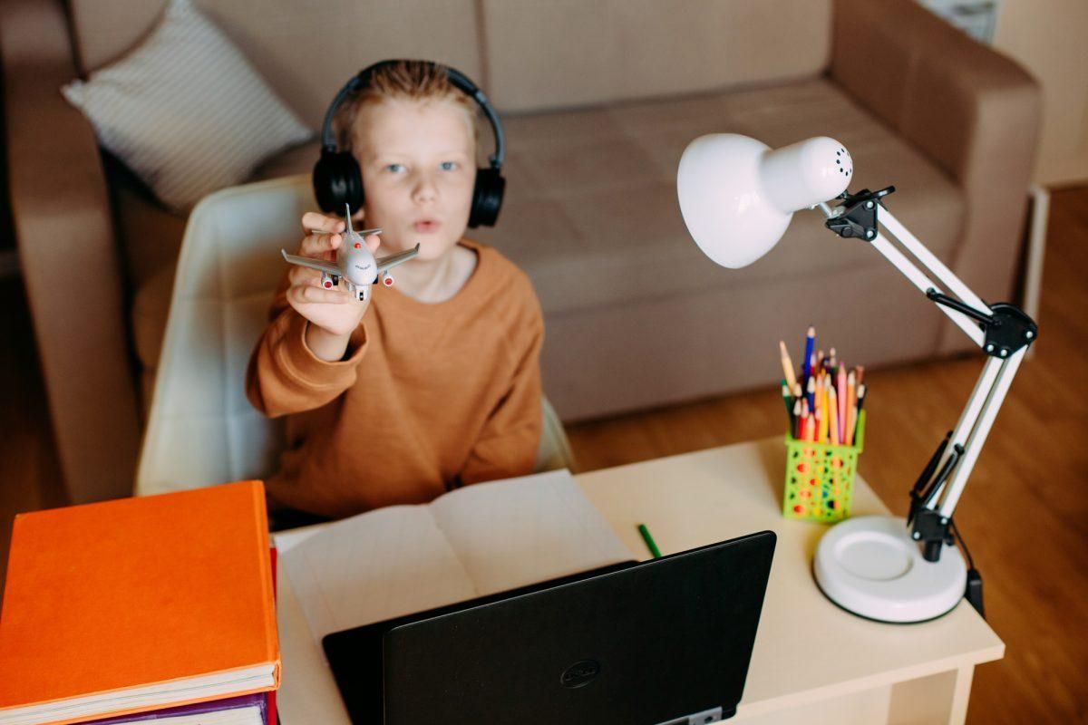 Як навчати та підтримувати дітей із СДУГ під час онлайн-навчання Як навчати та підтримувати дітей із СДУГ під час онлайн-навчання