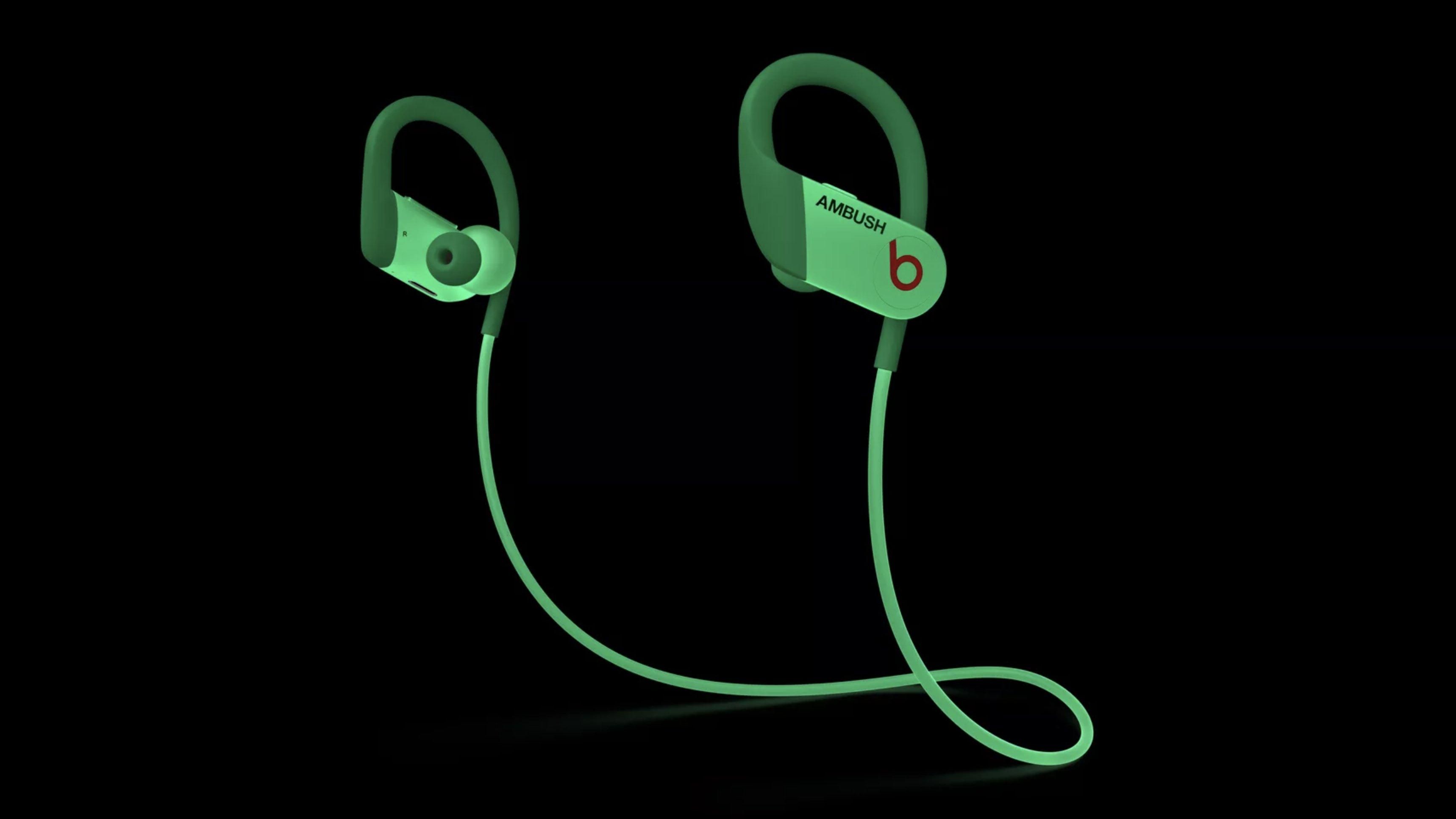Беспроводные наушники Beats Powerbeats светятся в темноте Беспроводные наушники Beats Powerbeats светятся в темноте
