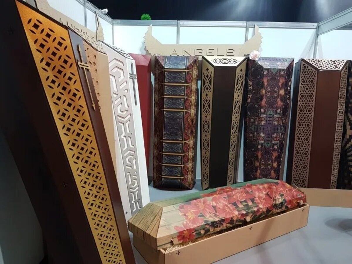 В Криму продають труни з картону: фото, відео В Криму продають труни з картону: фото, відео