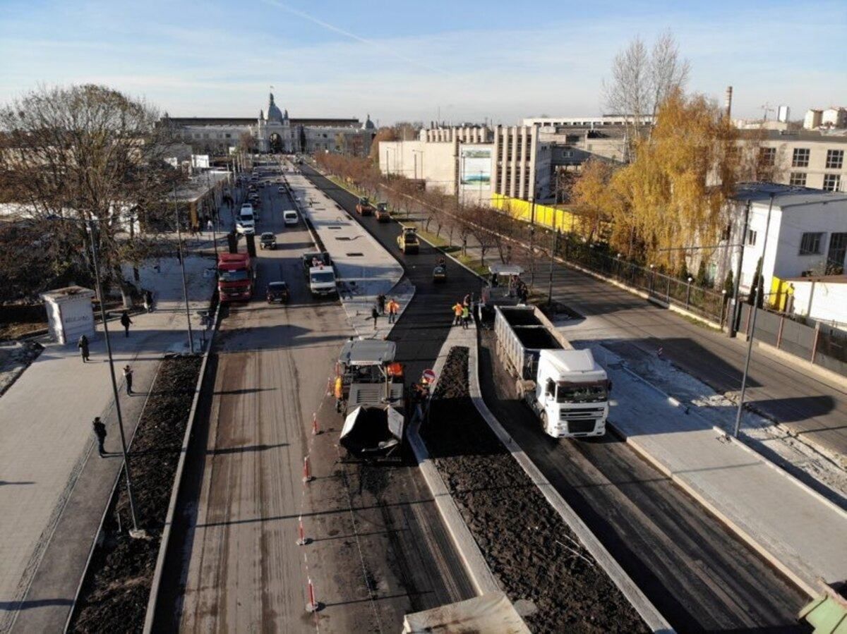 Во Львове открыли для проезда отремонтированную улицу Черновицкую: фото