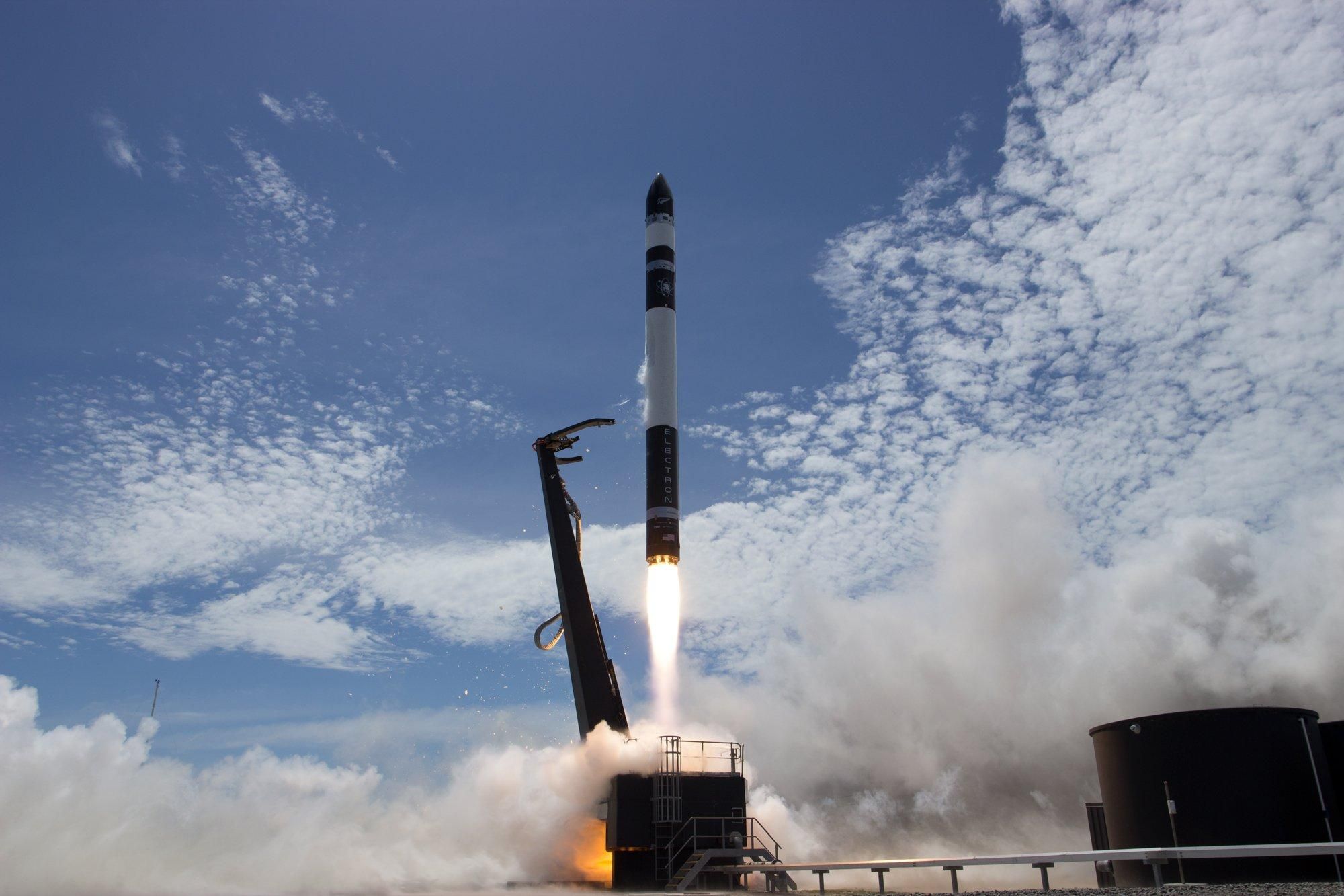Rocket Lab успішно запустила ракету Electron: відео
