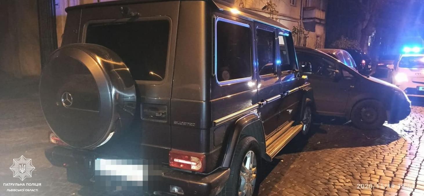 П'яний львівський підприємець на позашляховику розбив 3 автівки: фото