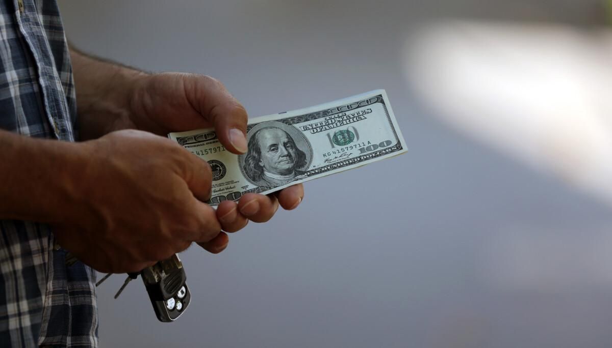 Восстановление экономики обвалит курс доллара: прогноз Financial Times