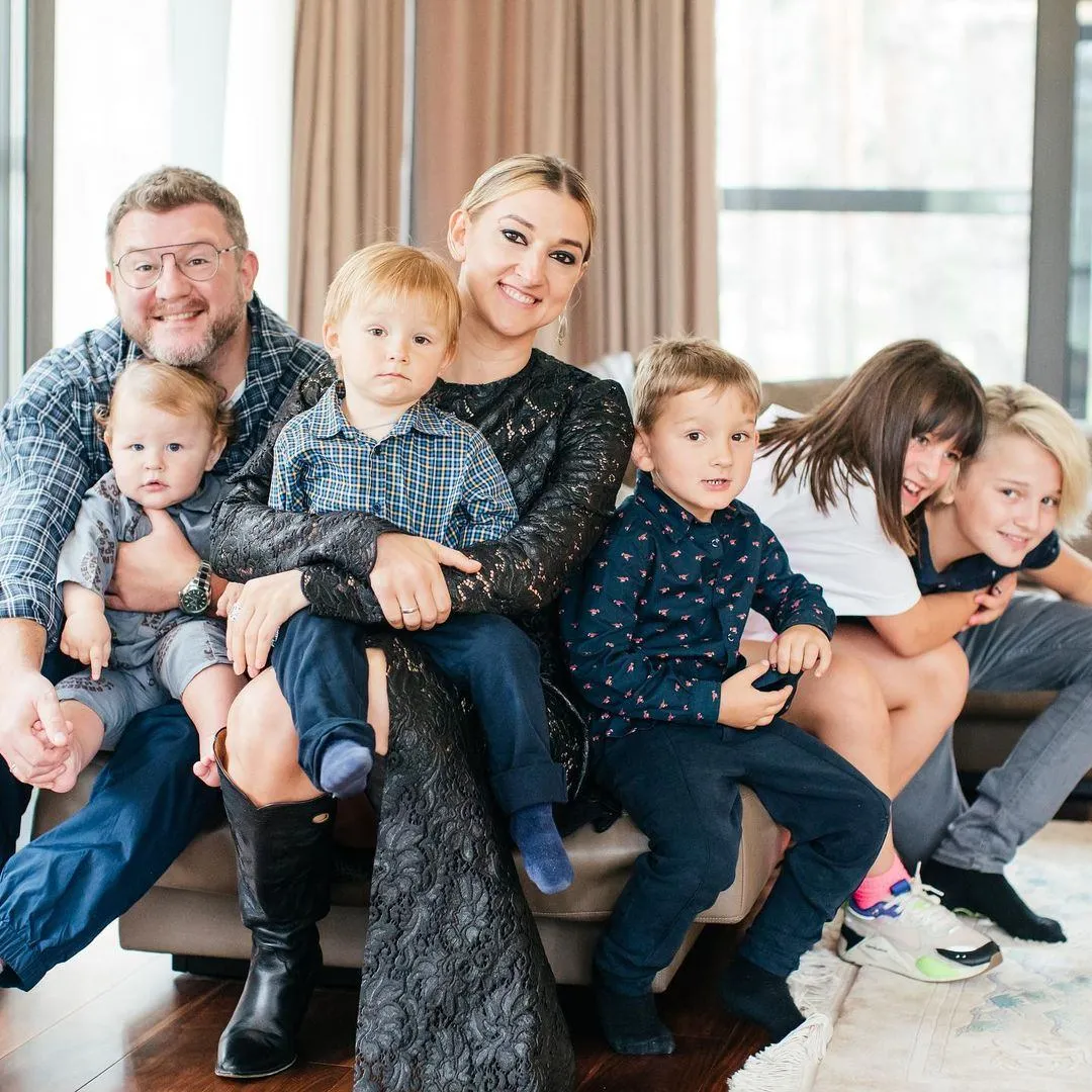 Дмитро Борисов з дружиною і дітьми