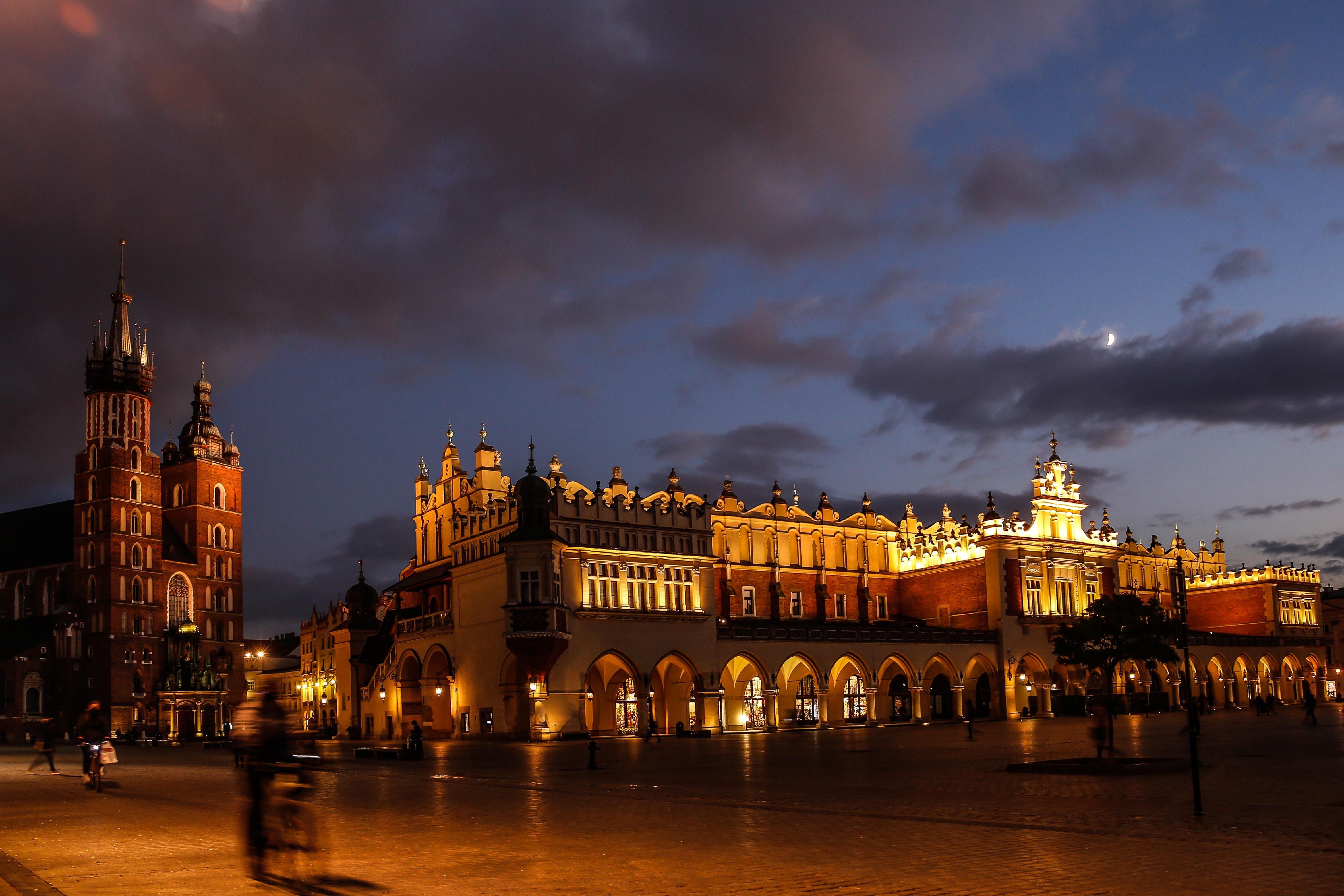 В Польше ослабляют карантин из-за COVID-19 В Польше ослабляют карантин из-за COVID-19