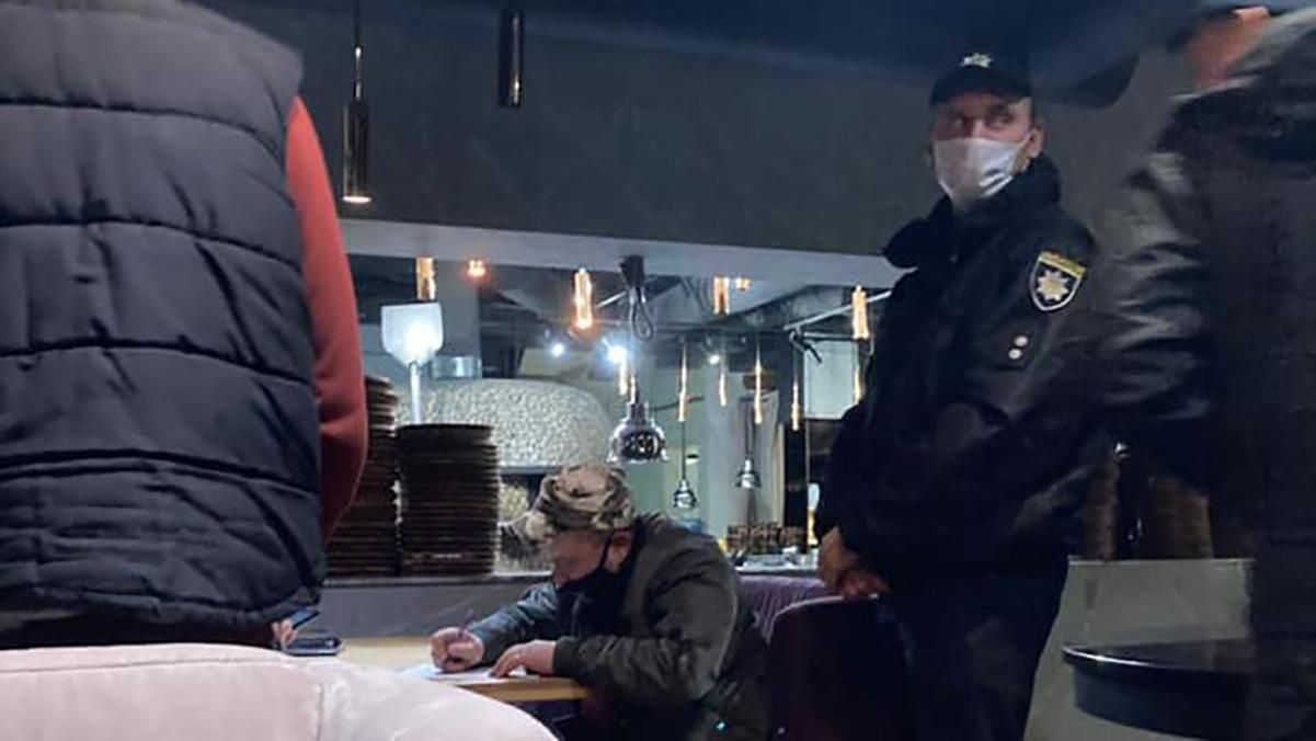 Карантин выходного дня в Киеве: какие популярные заведения поймали на нарушениях 21 ноября 2020 – фото, видео Карантин выходного дня в Киеве: какие популярные заведения поймали на нарушениях 21 ноября 2020 – фото, видео