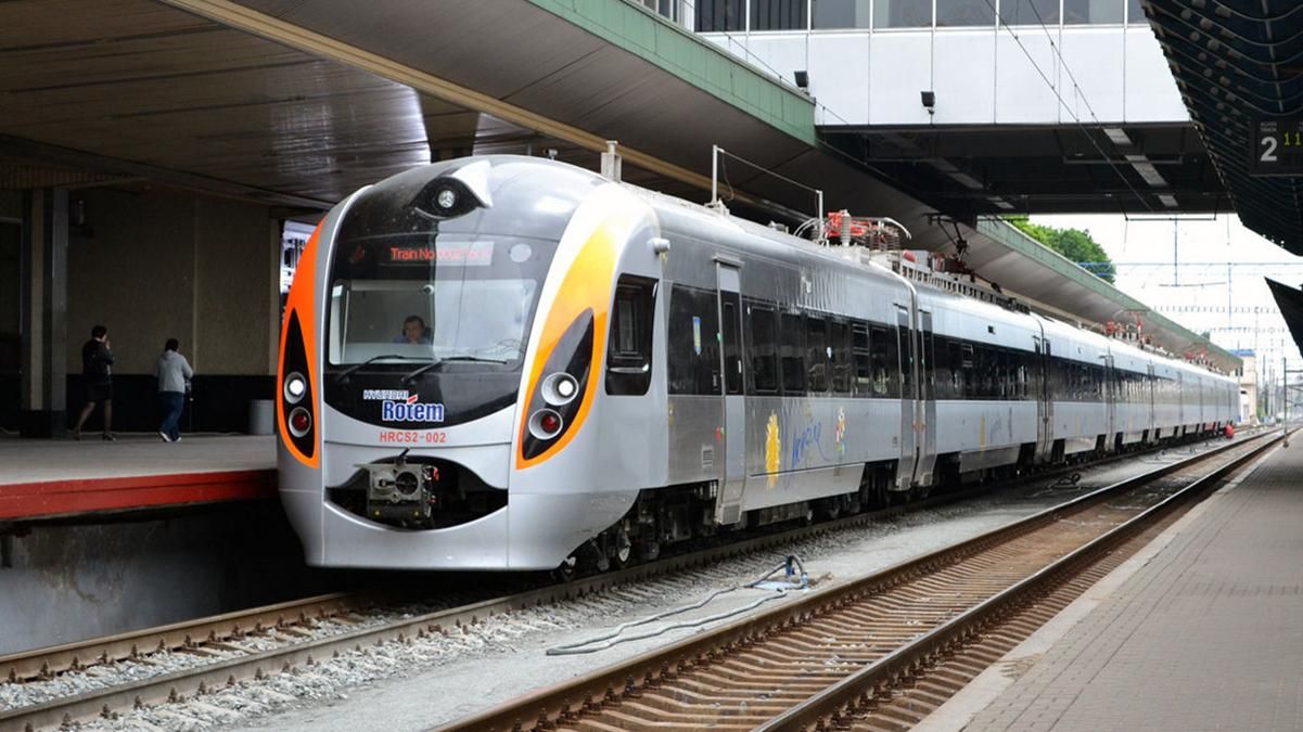 Укрзализныця на праздники назначила дополнительный Интерсити в Карпаты: детали маршрута Киев – Славское Укрзализныця на праздники назначила дополнительный Интерсити в Карпаты: детали маршрута Киев – Славское