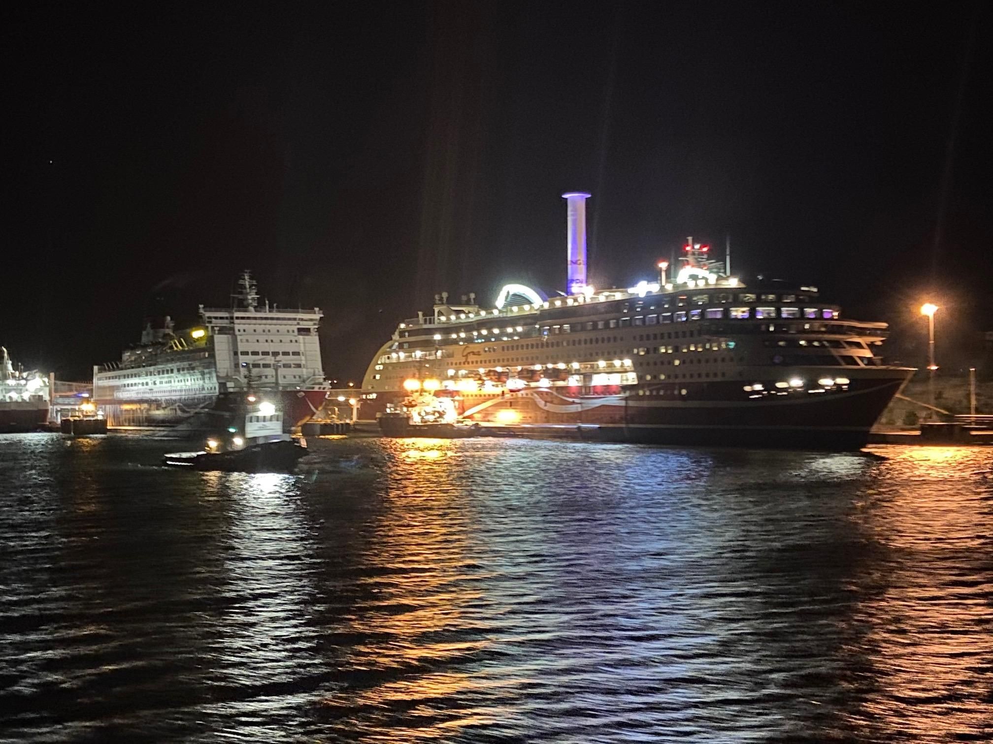 Паром с сотнями пассажиров сел на мель близ Финляндии: причина Паром с сотнями пассажиров сел на мель близ Финляндии: причина