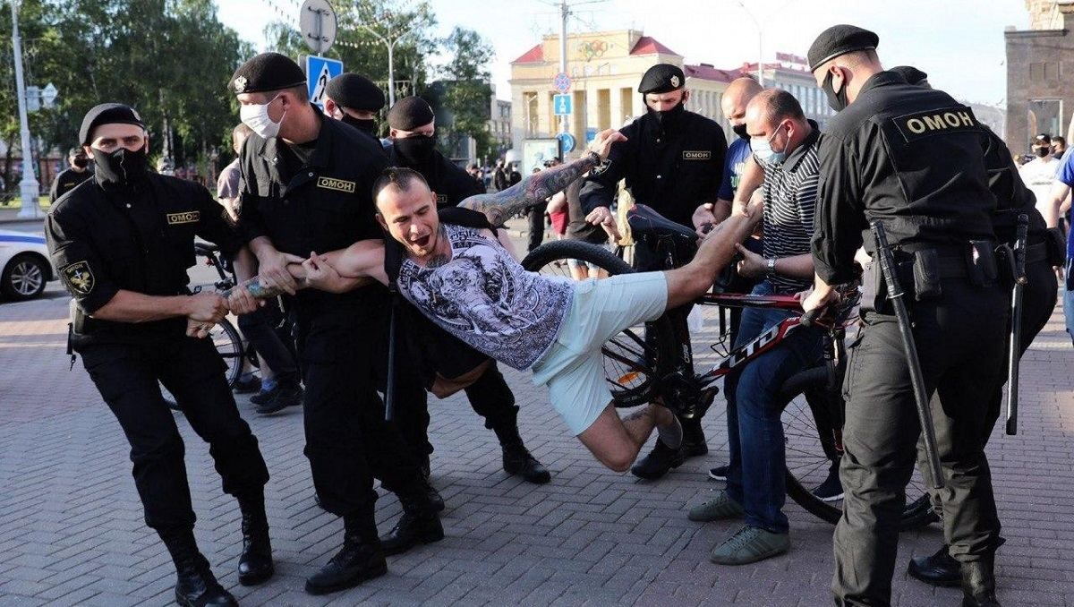 Протесты в Беларуси: сколько протестующих задержали силовики