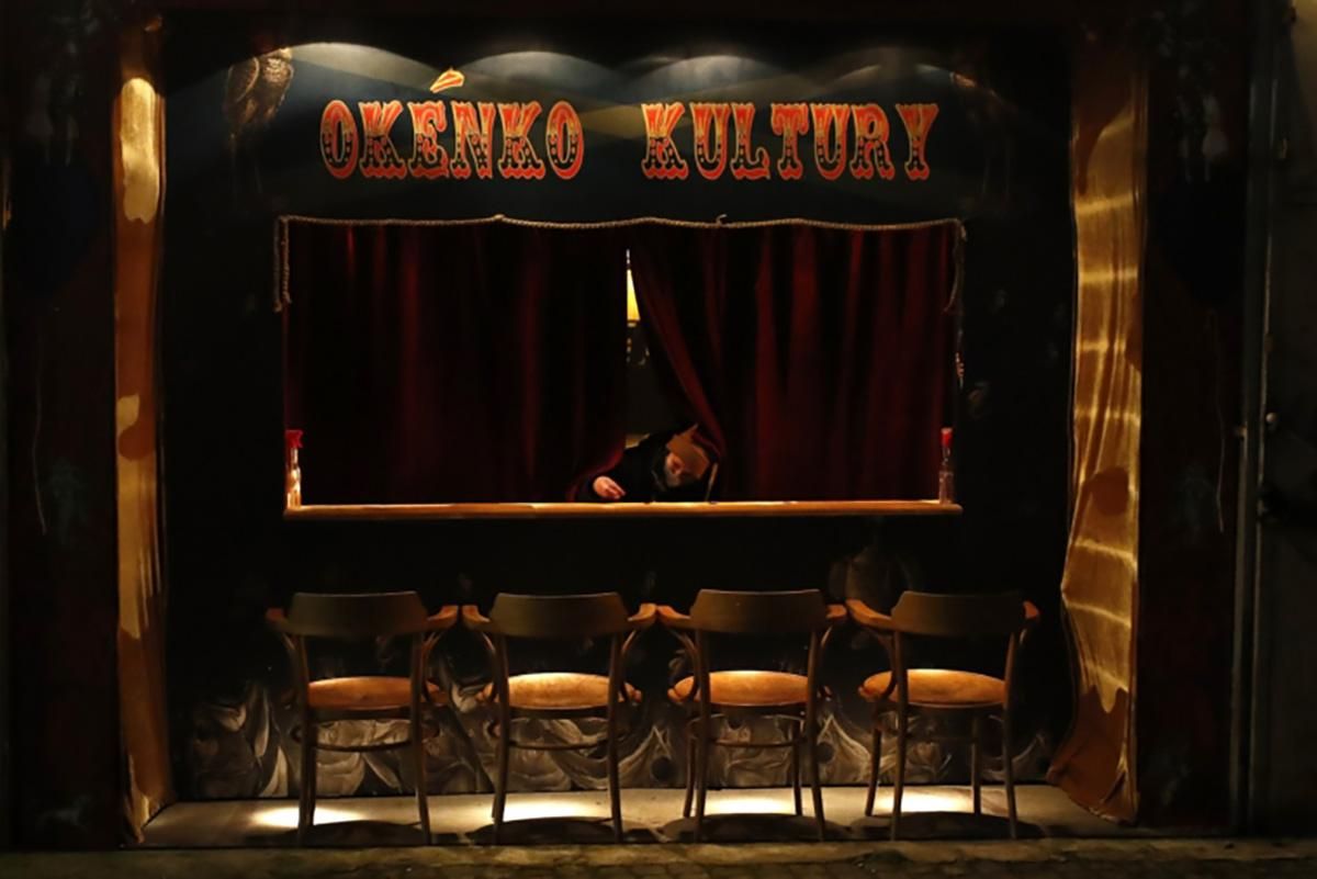 Через COVID-19 чеський цирк виступає за склом: відео