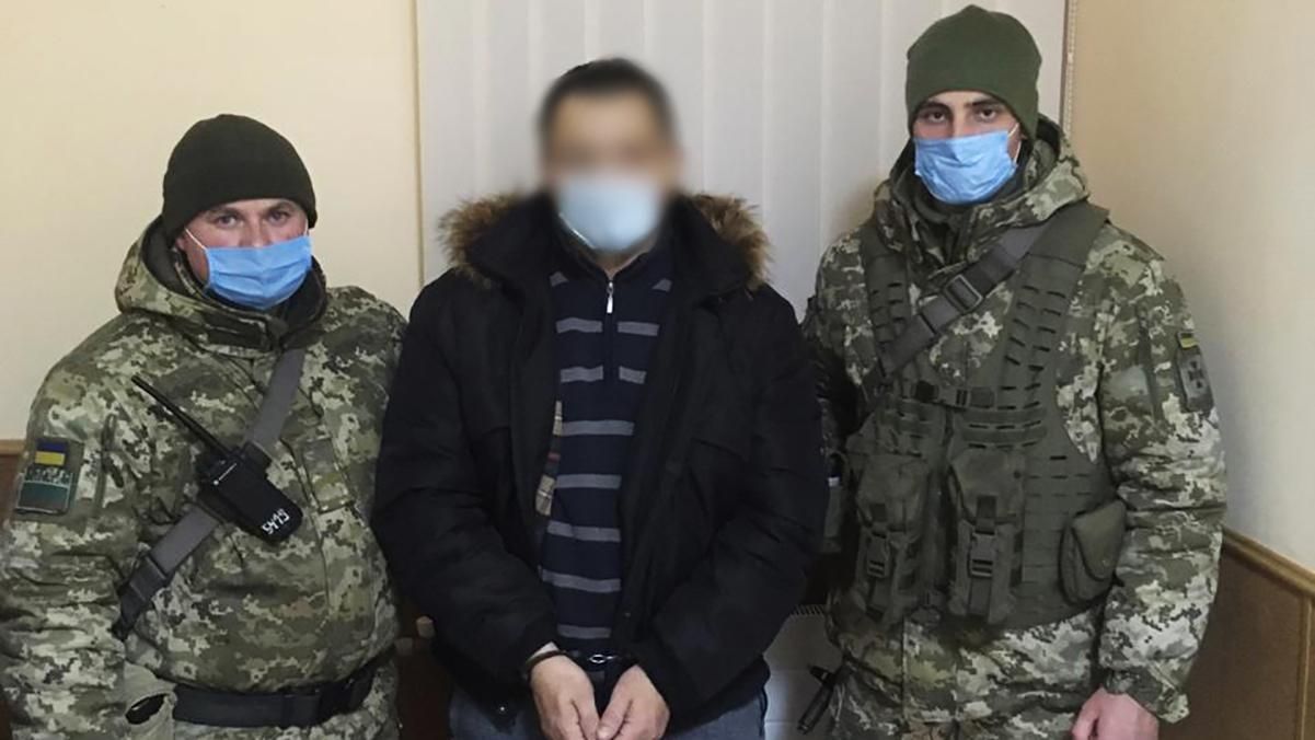 Подозреваемого в изнасиловании, которого разыскивали 4 года, пограничники задержали на границе с Россией