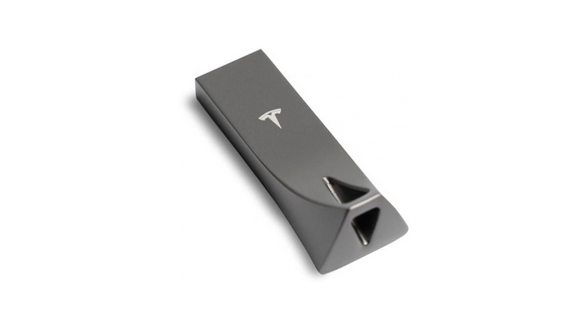 Tesla выпустила собственную флешку, известные цена и характеристики Tesla выпустила собственную флешку, известные цена и характеристики