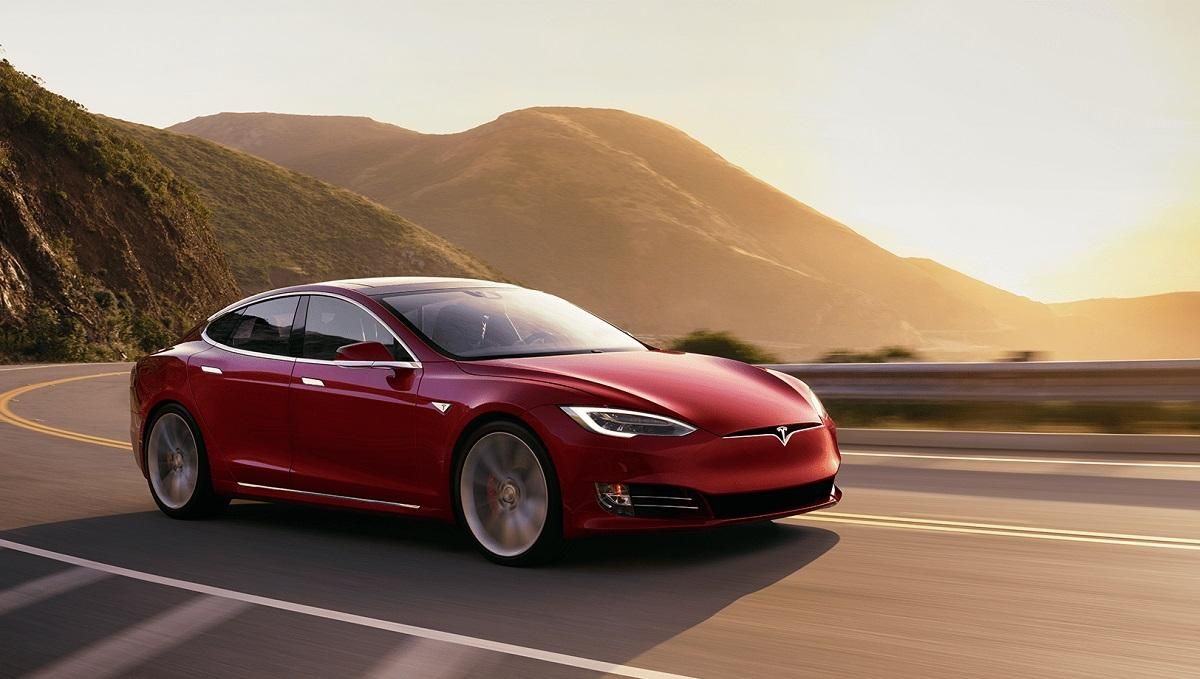 Tesla Model S обійшла конкурента у одній з найважливіших характеристик Tesla Model S обійшла конкурента у одній з найважливіших характеристик