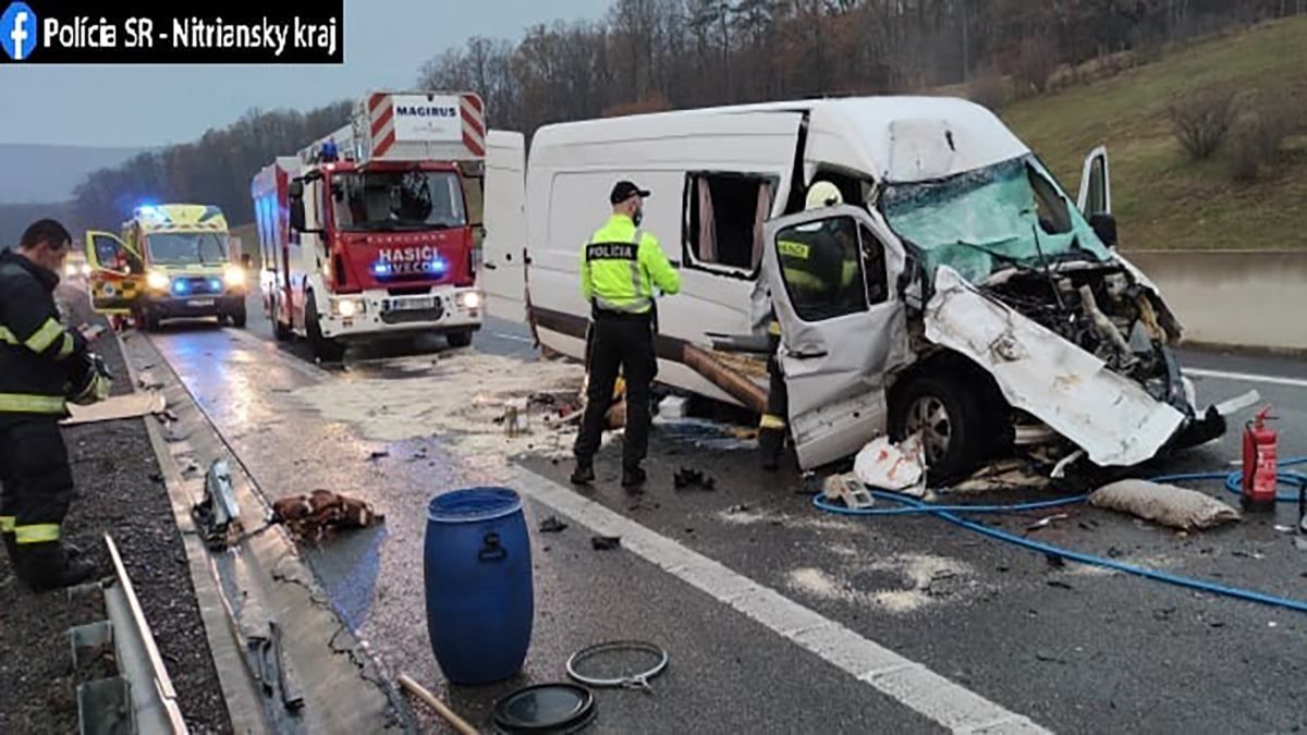 В Словакии автобус с украинскими врезался в цистерну: есть жертвы