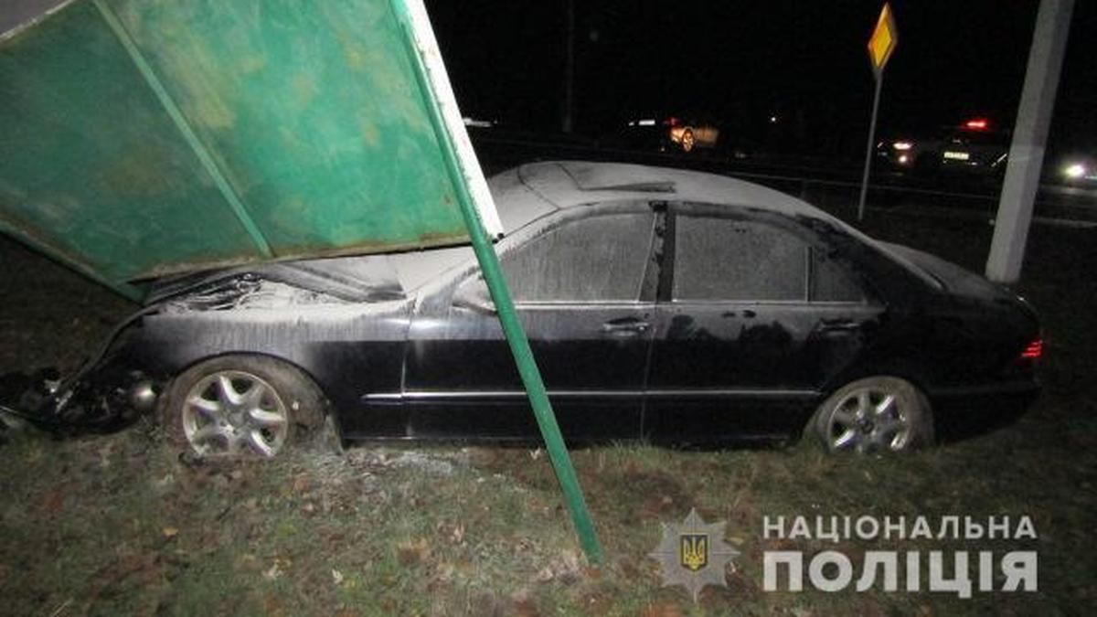 Под Киевом из-за столкновения Mercedes и Nissan пострадали 7 человек