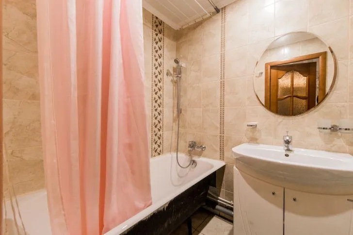 Відсутність екрана для ванної Відсутність екрана для ванної