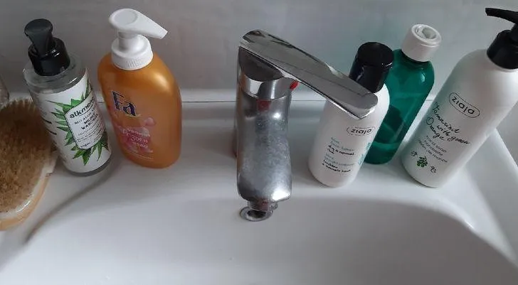 Пляшки у ванній Пляшки у ванній