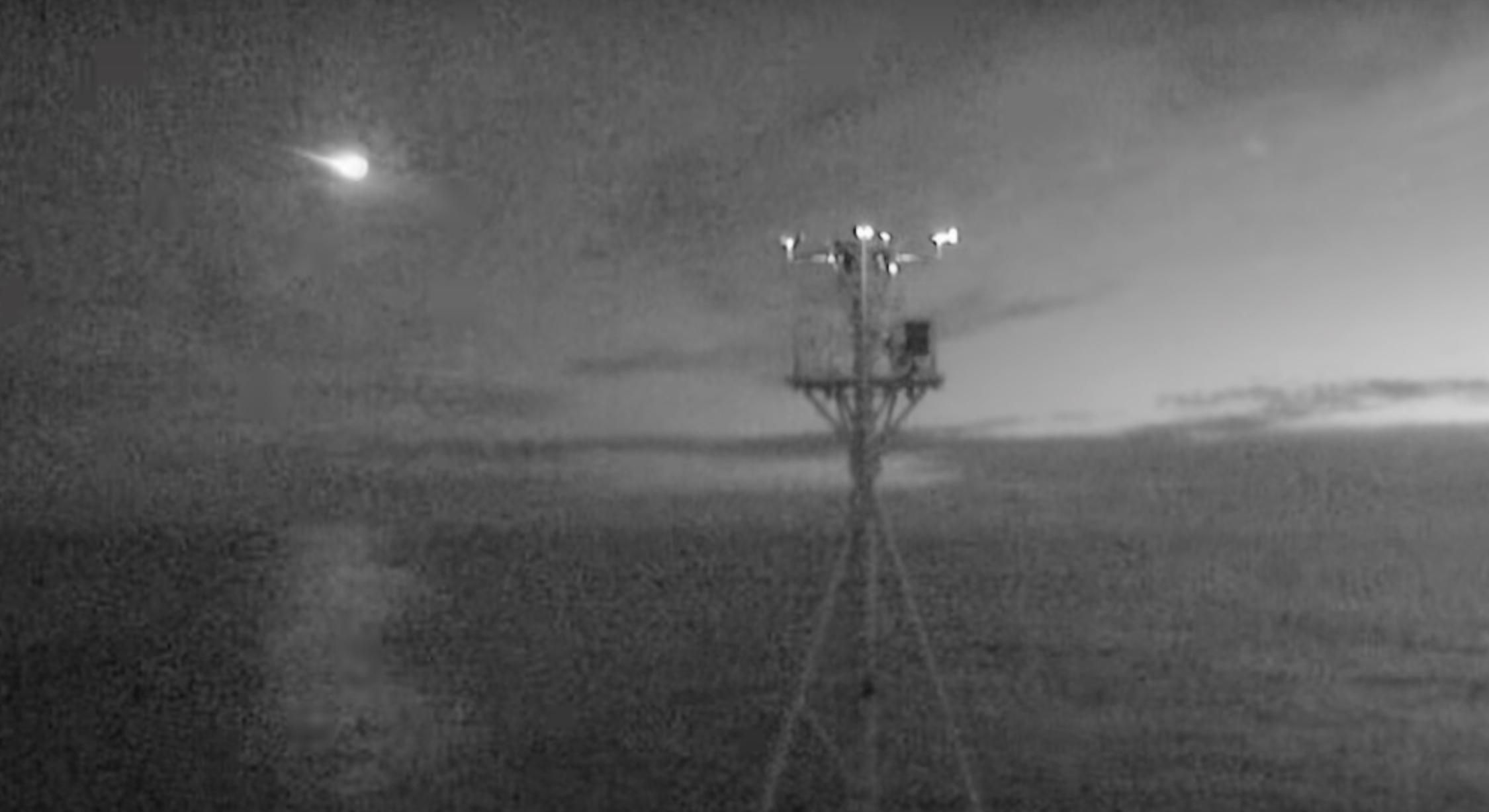 Падіння метеорита на Землю потрапило на відео: яскраві кадри Падіння метеорита на Землю потрапило на відео: яскраві кадри