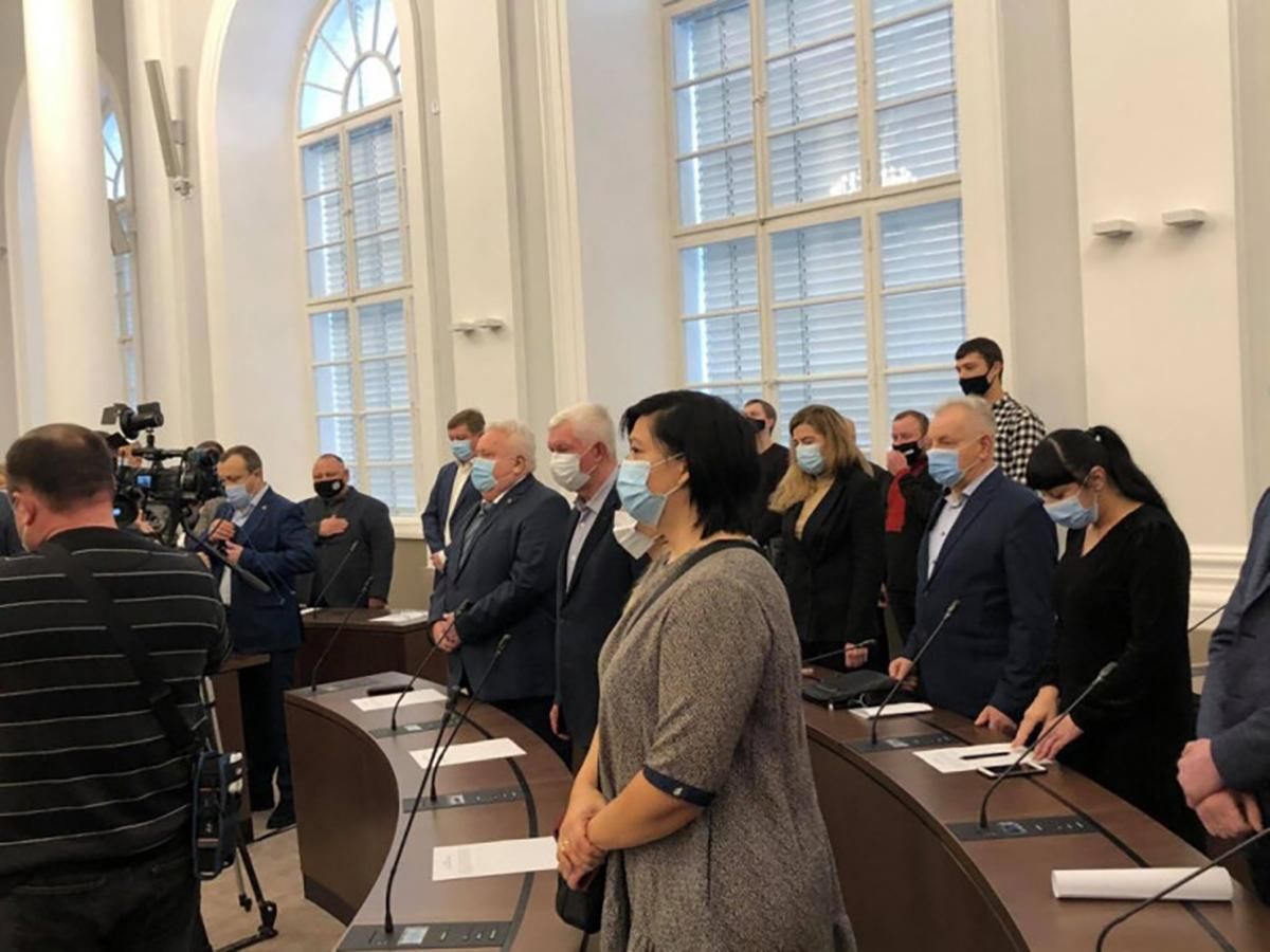 Во Львове состоялась скандальная первая сессия Львовского горсовета: видео Во Львове состоялась скандальная первая сессия Львовского горсовета: видео