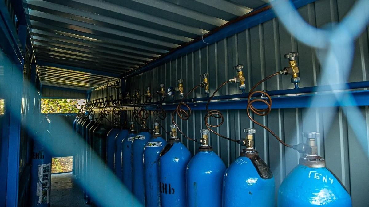 Близько 12 тисяч кубометрів кисню за тиждень ММК імені Ілліча передав лікарням Маріуполя Близько 12 тисяч кубометрів кисню за тиждень ММК імені Ілліча передав лікарням Маріуполя