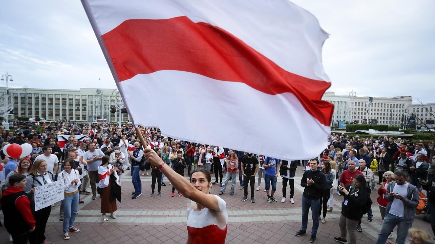 Лукашенко хоче заборонити фашистський біло-червоний прапор в Білорусі