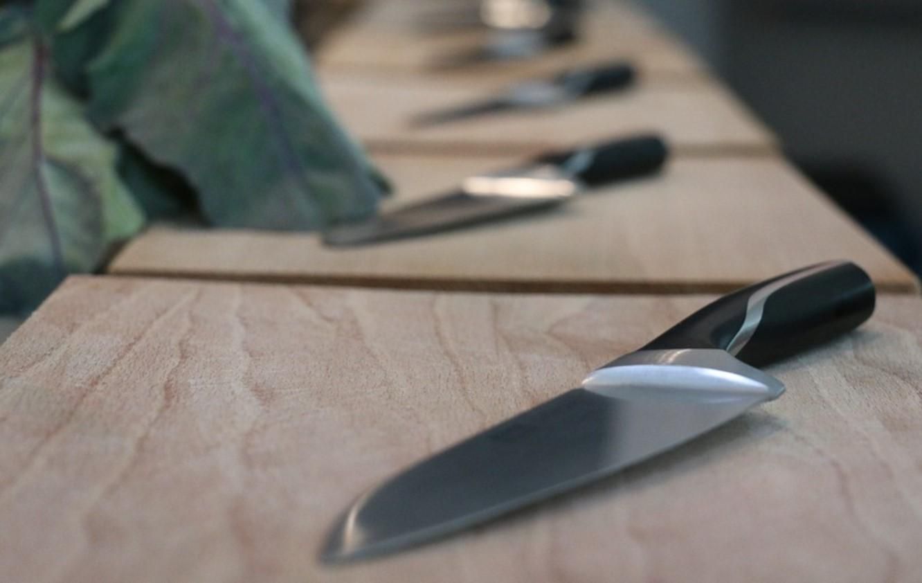 У Швейцарії жінка напала з ножем на людей в ТРЦ: не виключили тероризм У Швейцарії жінка напала з ножем на людей в ТРЦ: не виключили тероризм