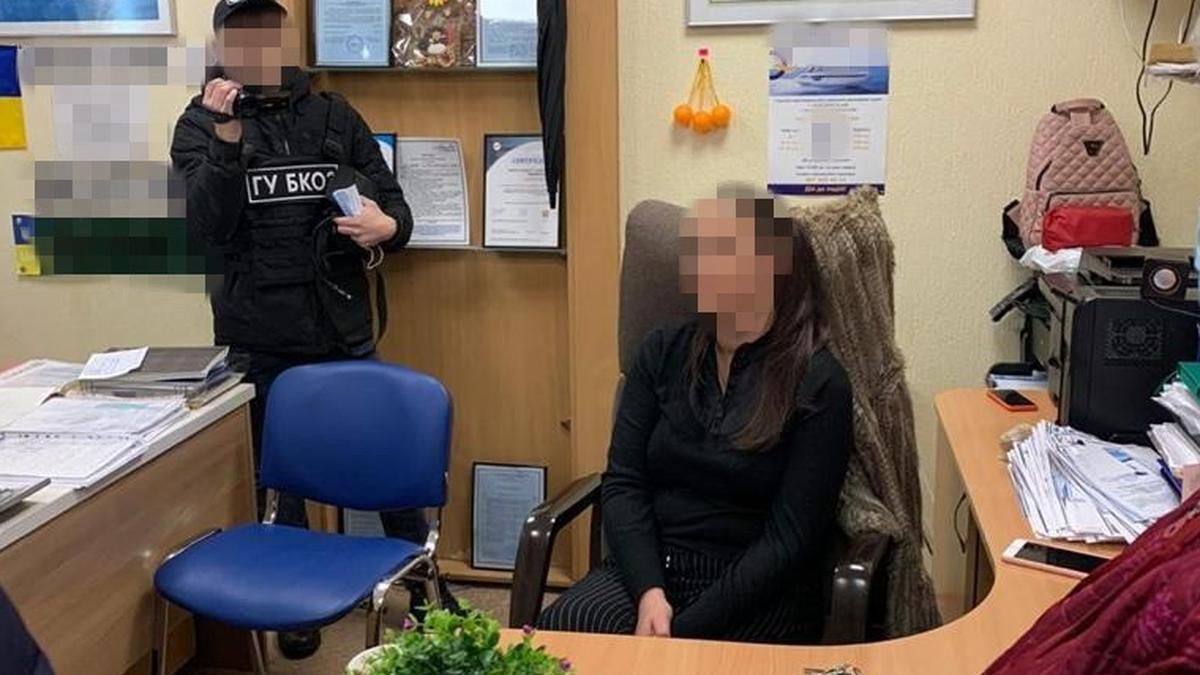 У Держслужбі морського та річкового транспорту отримували хабарі У Держслужбі морського та річкового транспорту отримували хабарі