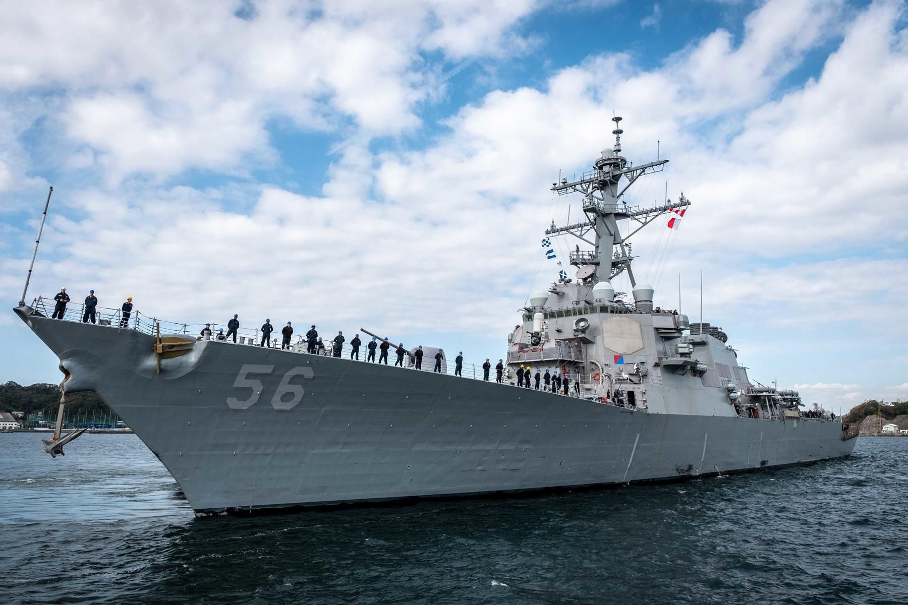 Россия пригрозила протаранить корабль США: как ответили американцы 