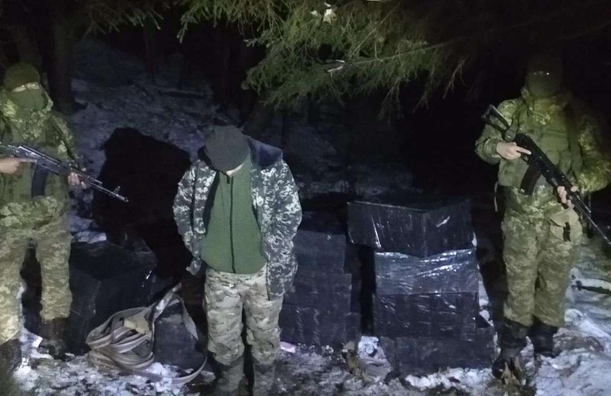На кордоні з Румунією спіймали 17-річного контрабандиста – фото На кордоні з Румунією спіймали 17-річного контрабандиста – фото