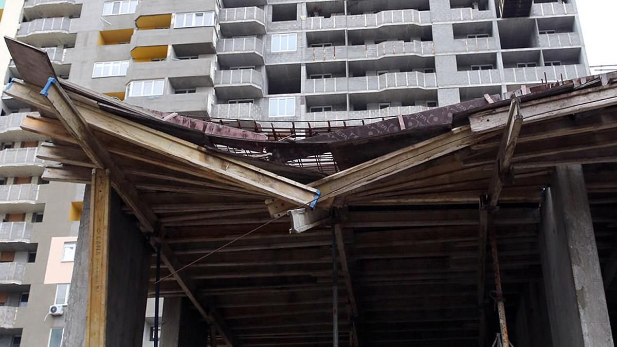 В Киеве власти обещают достроить брошенные застройщиками объекты В Киеве власти обещают достроить брошенные застройщиками объекты