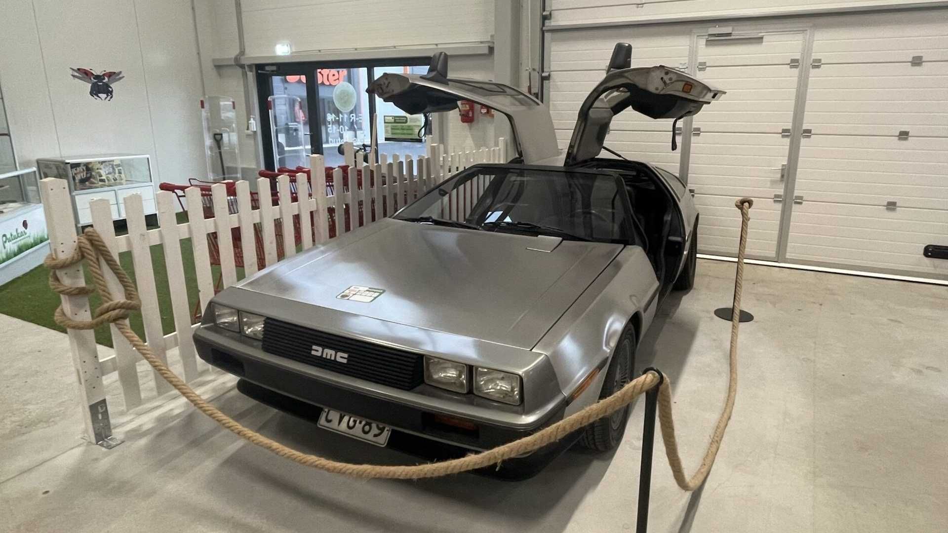 Назад у майбутнє: DMC DeLorean виявили на естонській барахолці