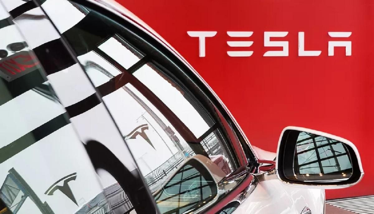 Брак электрокаров Tesla: компания отзывает 10 000 Model X и Model Y